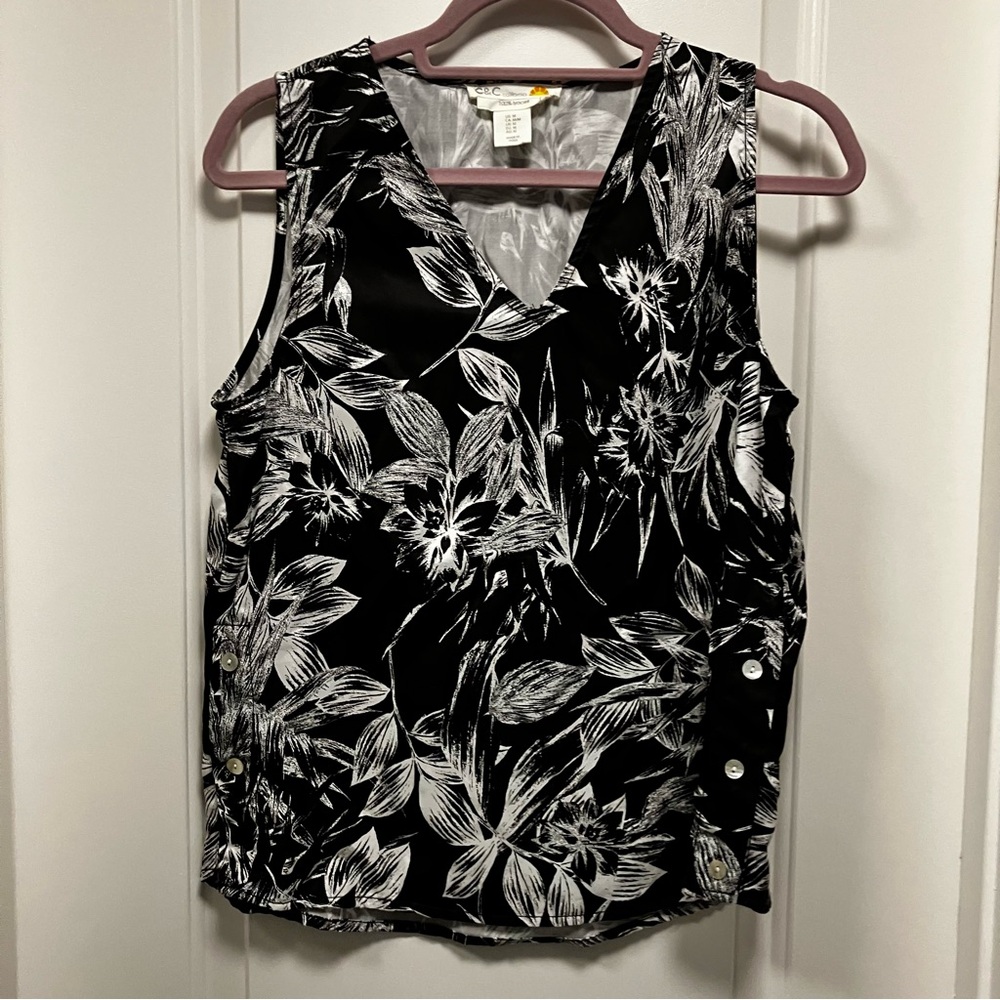 C&C California black sleeveless floral tank blouse women’s size medium